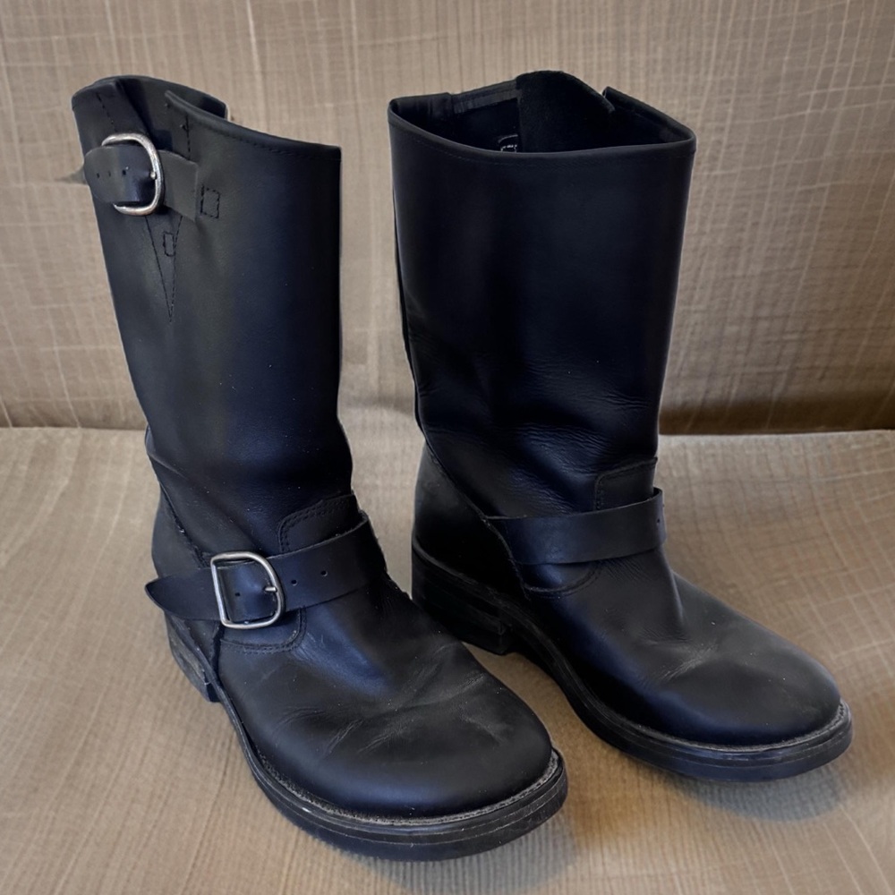 Vintage Durango Women’s black leather roper boots. Size 8 M.